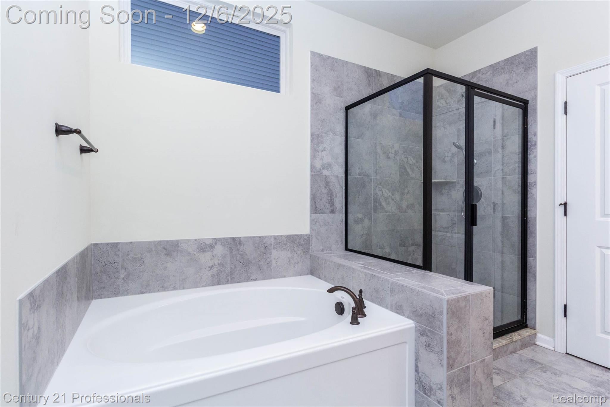 LakeOrion, Michigan, 48360, United States, 4 Bedrooms Bedrooms, ,3 BathroomsBathrooms,Residential,For Sale,2000120