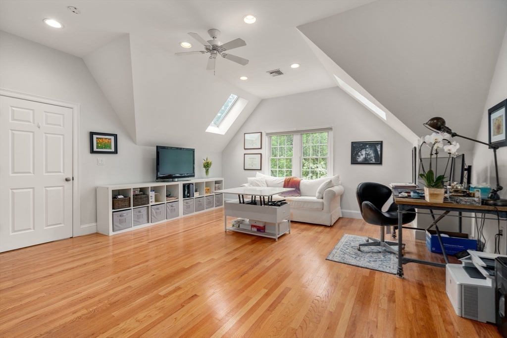 Newton, Massachusetts, 02468, United States, 5 Bedrooms Bedrooms, ,6 BathroomsBathrooms,Residential,For Sale,1805329