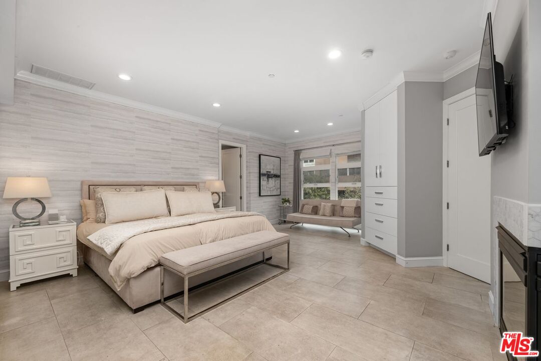 Los Angeles, California, 90094, United States, 3 Bedrooms Bedrooms, ,4 BathroomsBathrooms,Residential,For Sale,1947041