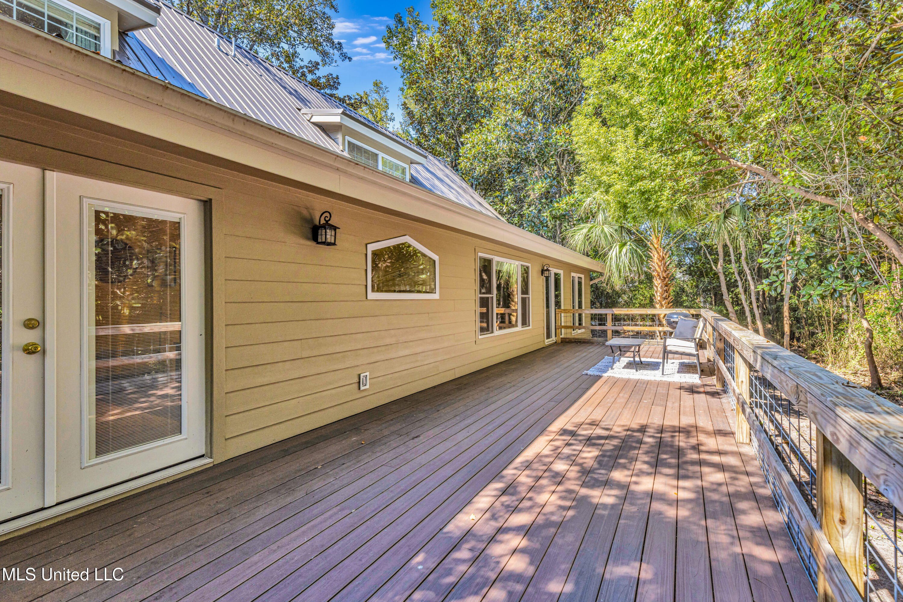 Ocean Springs, Mississippi, 39564, United States, 3 Bedrooms Bedrooms, ,4 BathroomsBathrooms,Residential,For Sale,1942785
