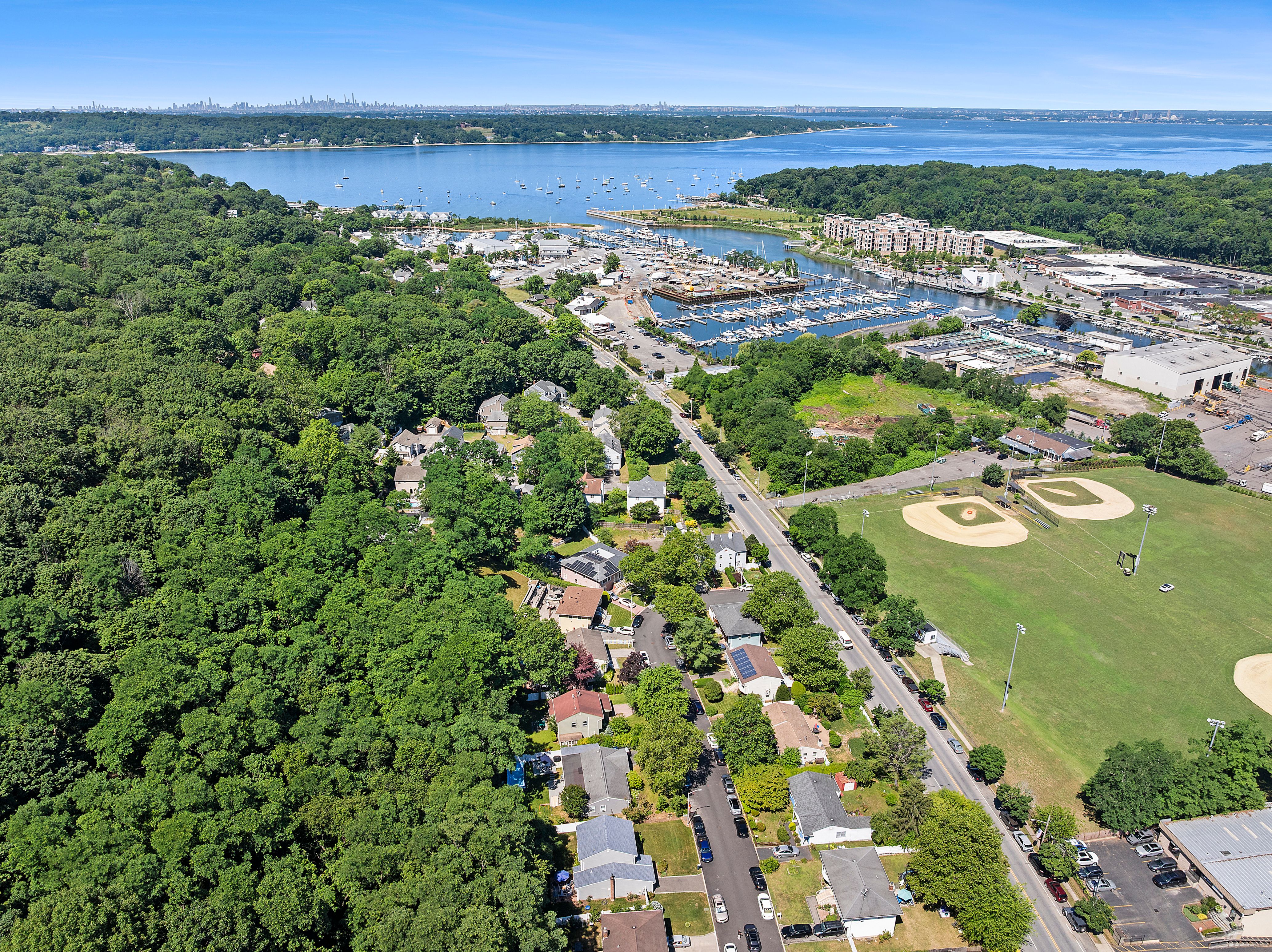  17 Harmony Lane, Glen Cove, NY, 11542 - 物件實景