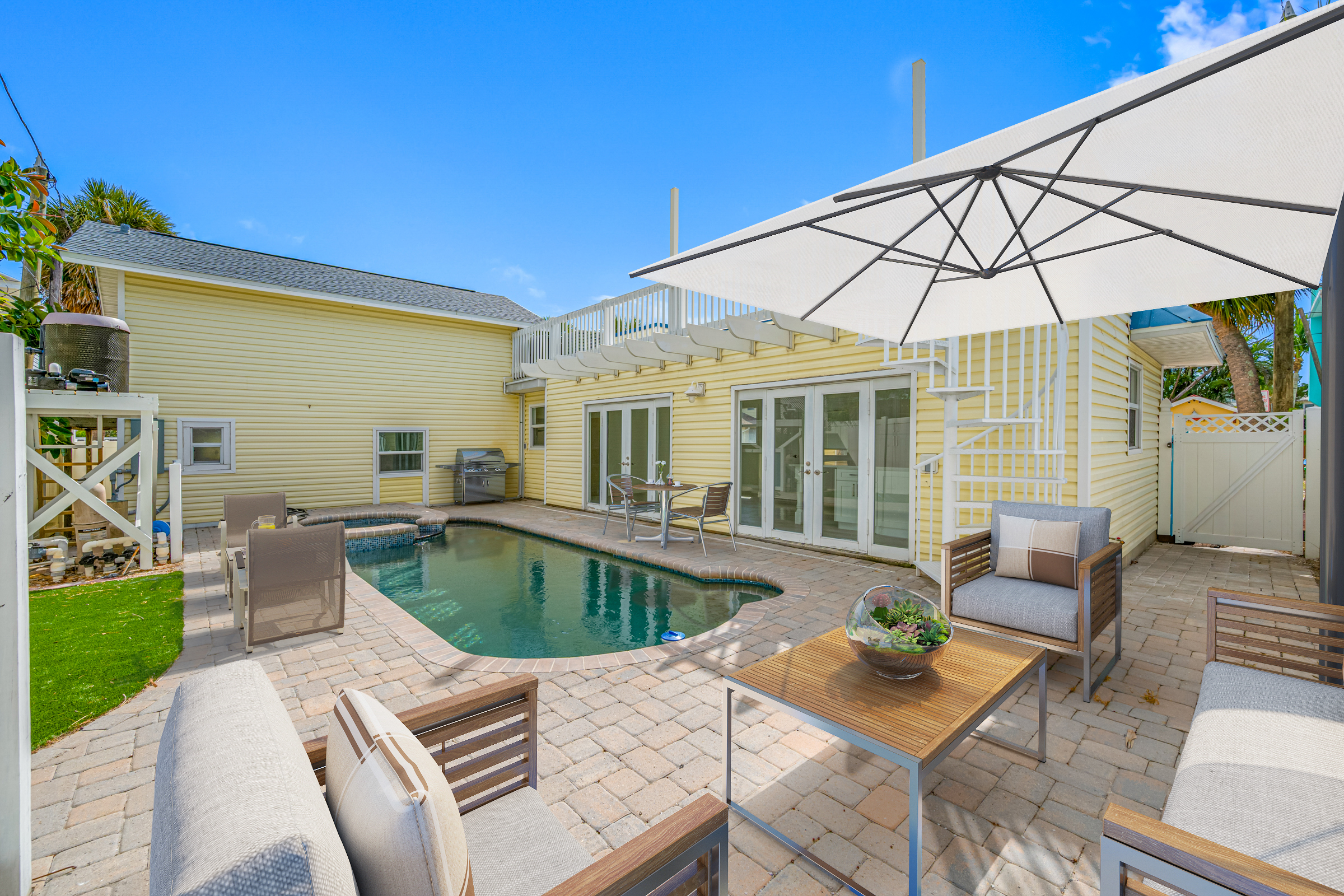 Treasure Island, Florida, 33706, United States, 3 Bedrooms Bedrooms, ,2 BathroomsBathrooms,Residential,For Sale,1983263