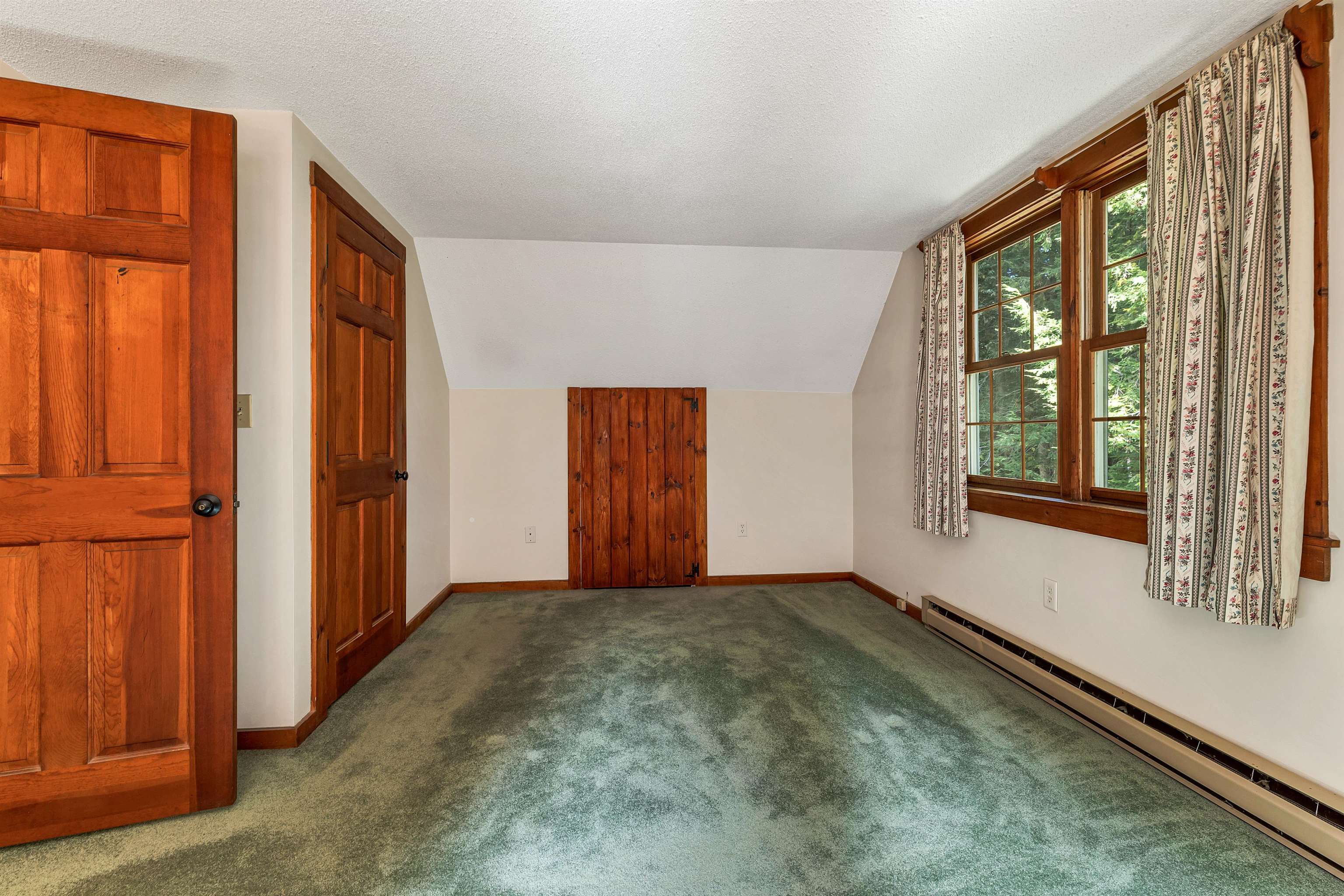 Chesterfield, New Hampshire, 03466, United States, 4 Bedrooms Bedrooms, ,2 BathroomsBathrooms,Residential,For Sale,1934189