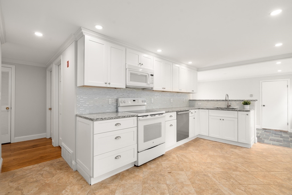 Barnstable, Massachusetts, 02601, United States, 4 Bedrooms Bedrooms, ,3 BathroomsBathrooms,Residential,For Sale,1826460