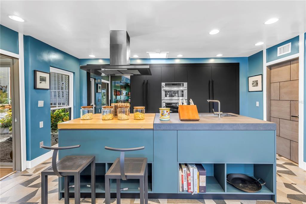 St Petersburg, Florida, 33704, United States, 4 Bedrooms Bedrooms, ,4 BathroomsBathrooms,Residential,For Sale,1991901