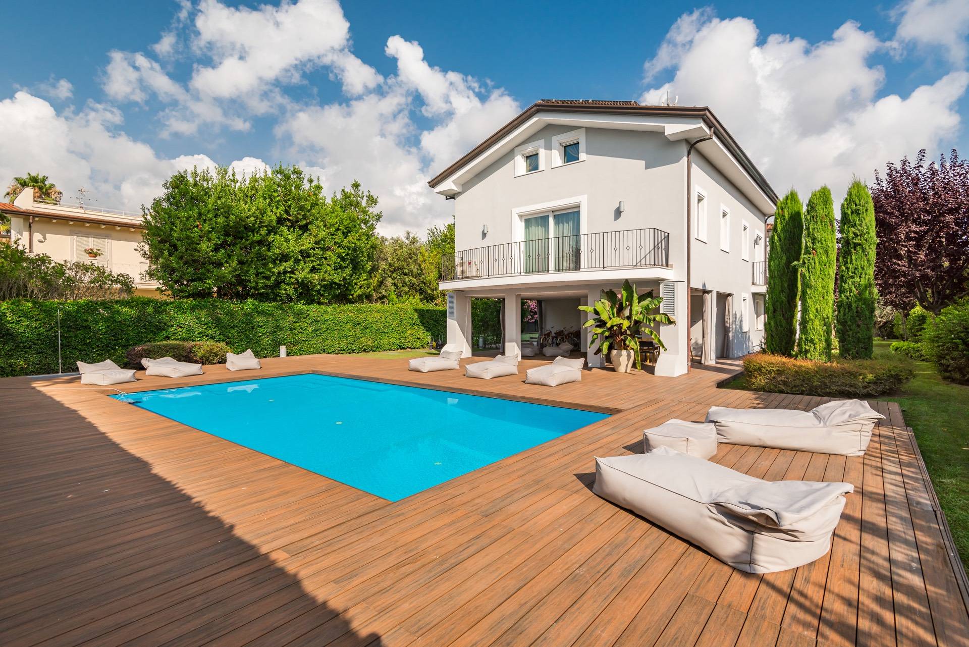 Forte dei Marmi, Lucca, 55042, IT, 5 Bedrooms Bedrooms, ,9 BathroomsBathrooms,Residential,For Sale,1950777