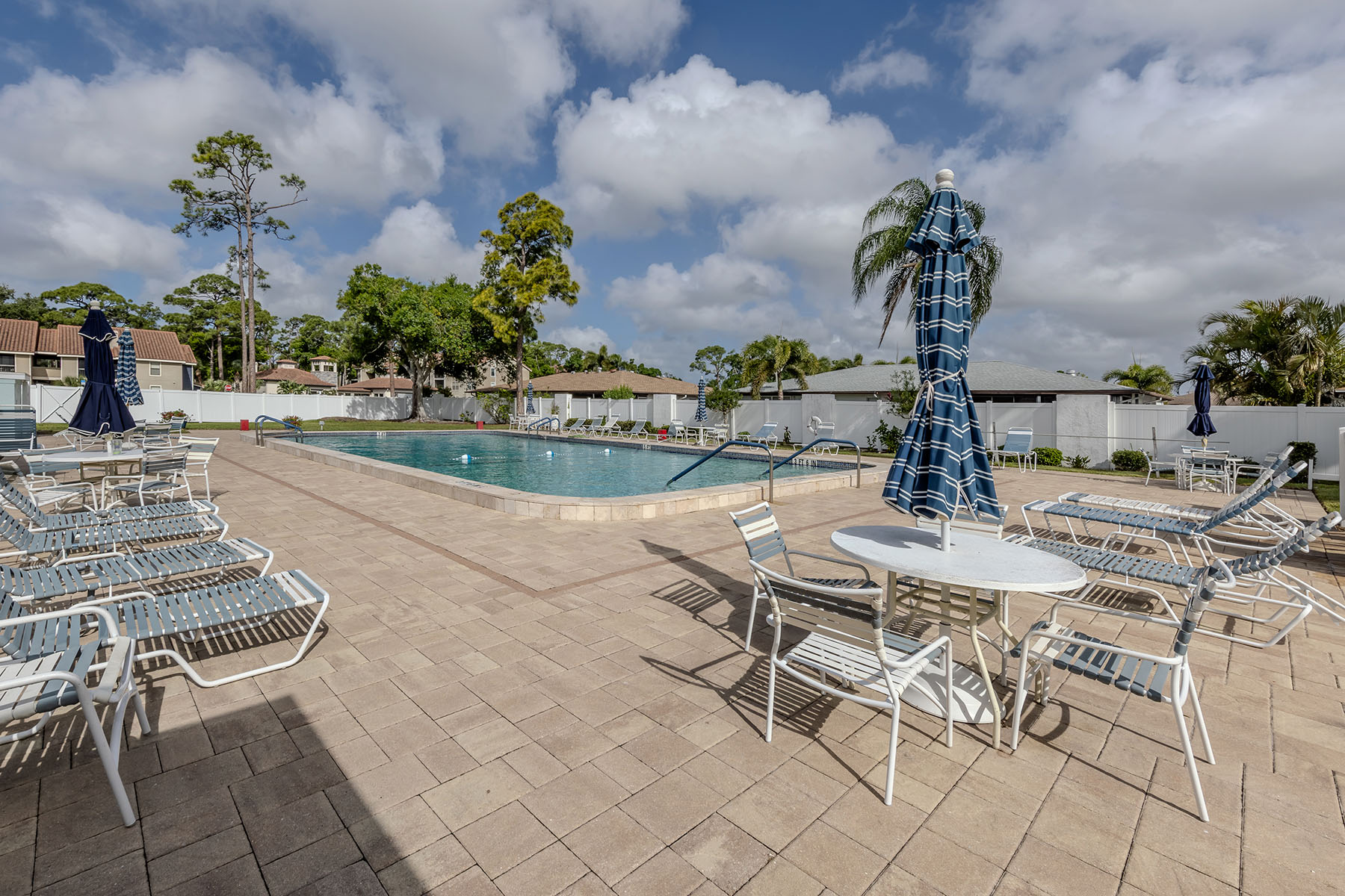  VILLAGE IN THE PINES - 物件實景