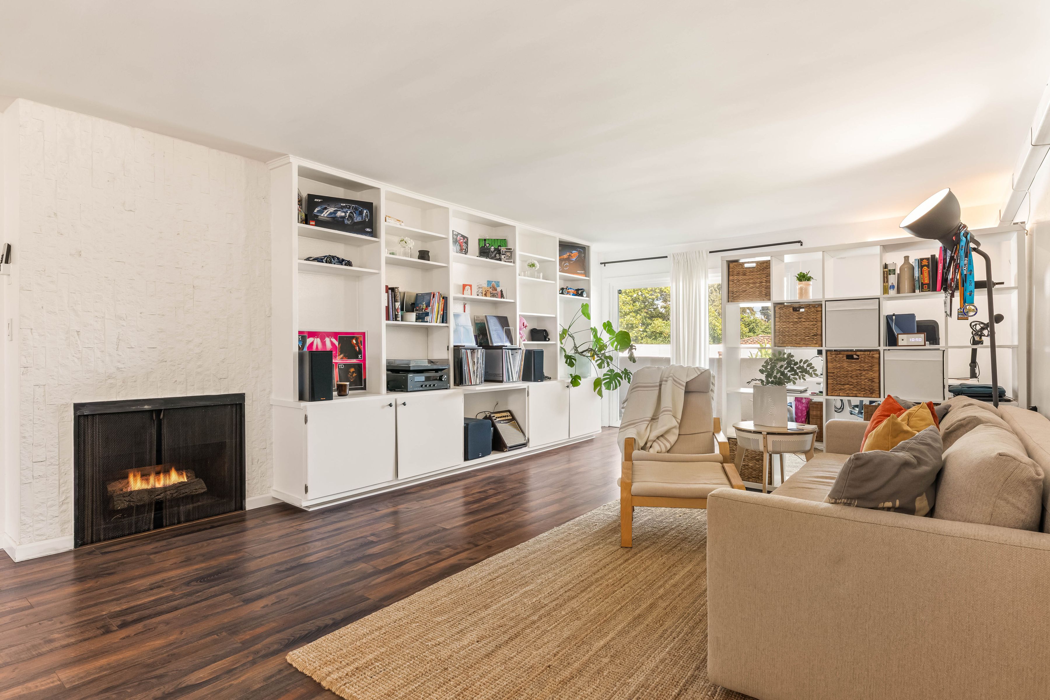  2320 S Bentley Ave - 物件實景