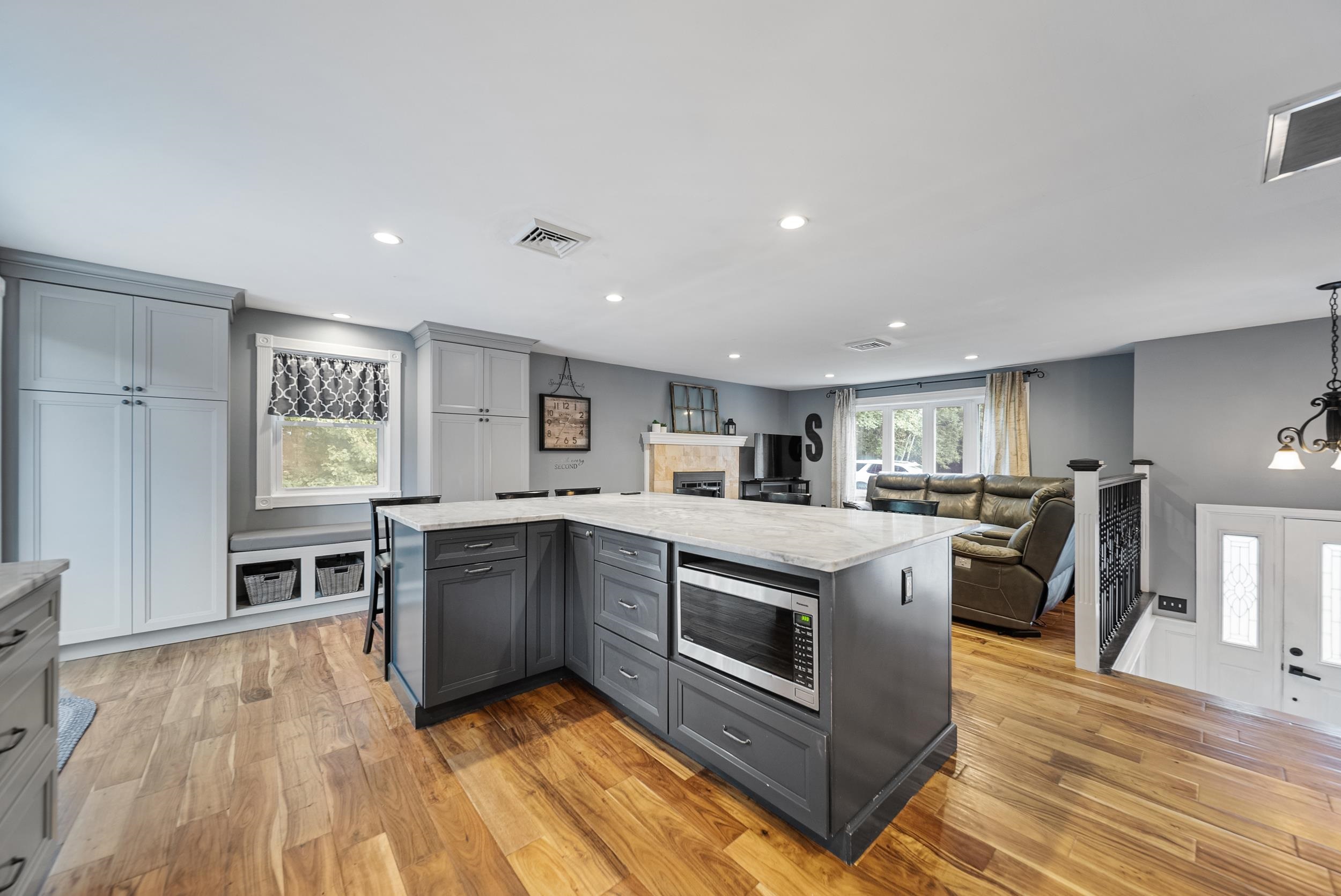 Derry, New Hampshire, 03038, United States, 3 Bedrooms Bedrooms, ,1 BathroomBathrooms,Residential,For Sale,1938906