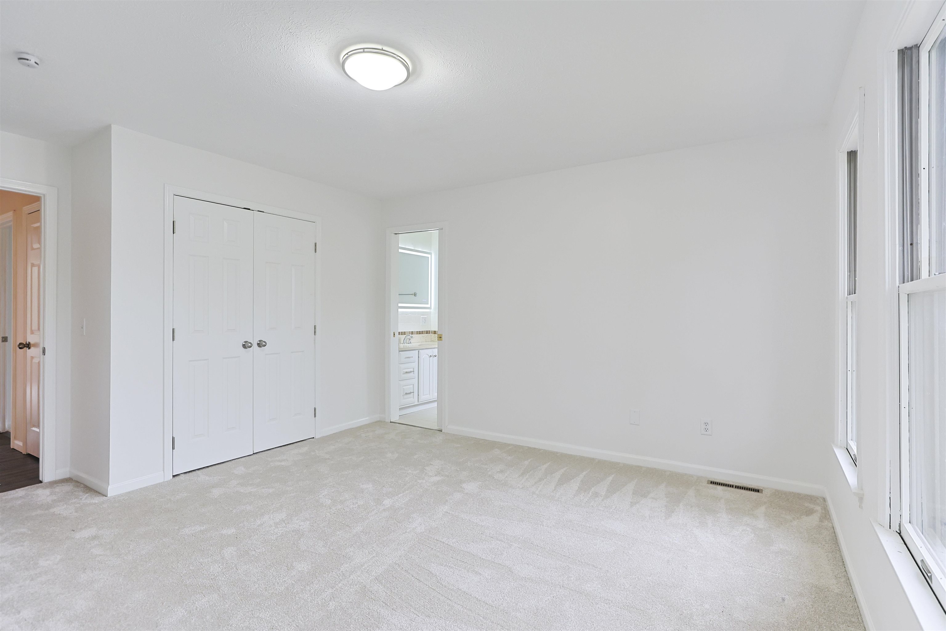 South Bend, Indiana, 46614, United States, 4 Bedrooms Bedrooms, ,4 BathroomsBathrooms,Residential,For Sale,1985327