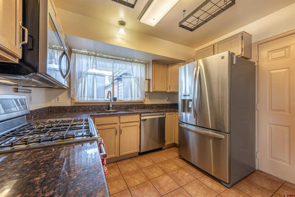 Montrose, Colorado, 81401, United States, 3 Bedrooms Bedrooms, ,2 BathroomsBathrooms,Residential,For Sale,1991802