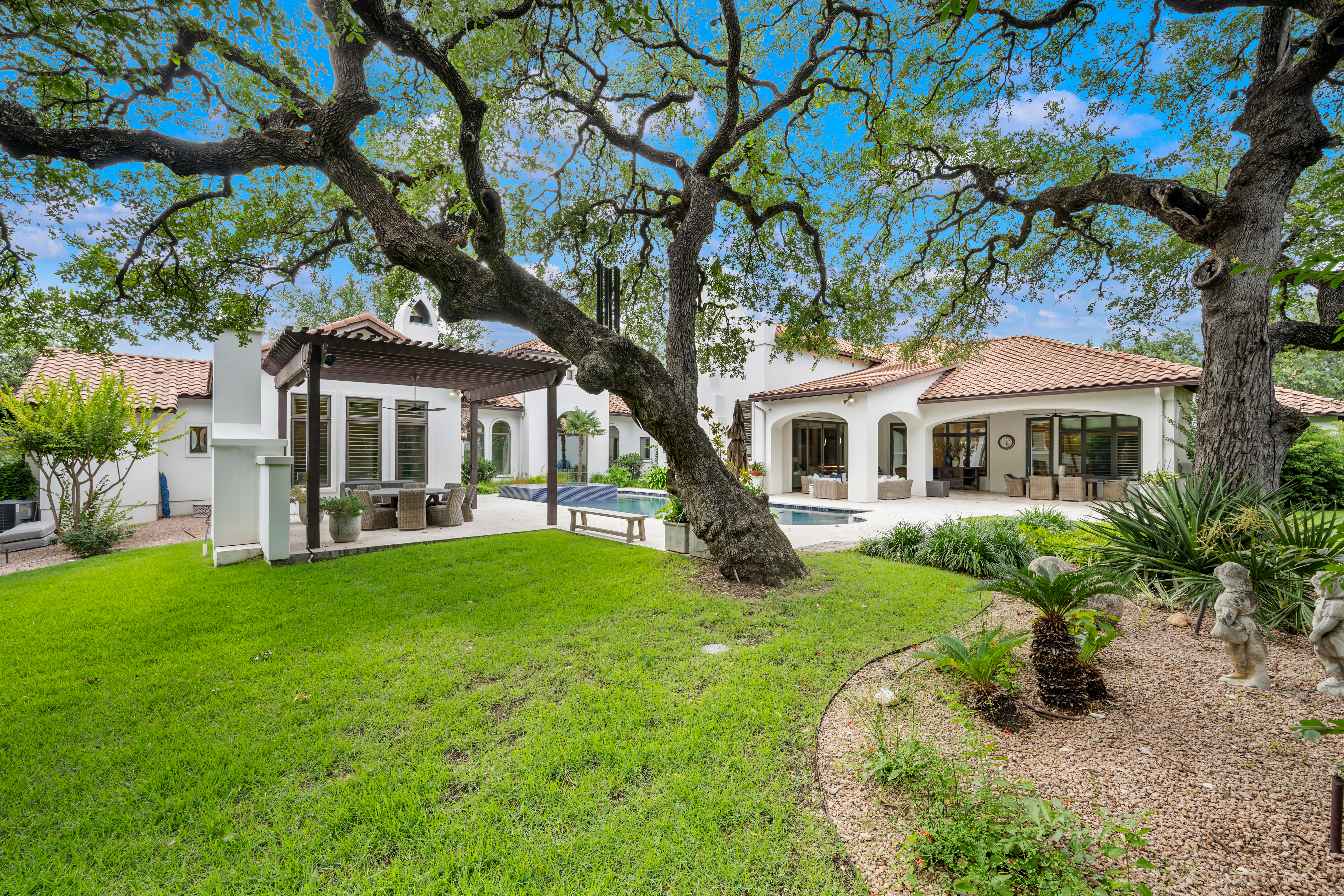  Defined By Timeless Santa Barbara Architecture And Exceptional Craftsmanship - 物件實景