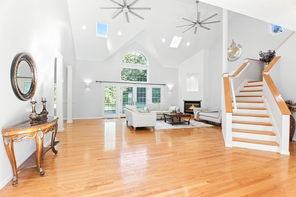 Westfield, Massachusetts, 01085, United States, 4 Bedrooms Bedrooms, ,3 BathroomsBathrooms,Residential,For Sale,1942003