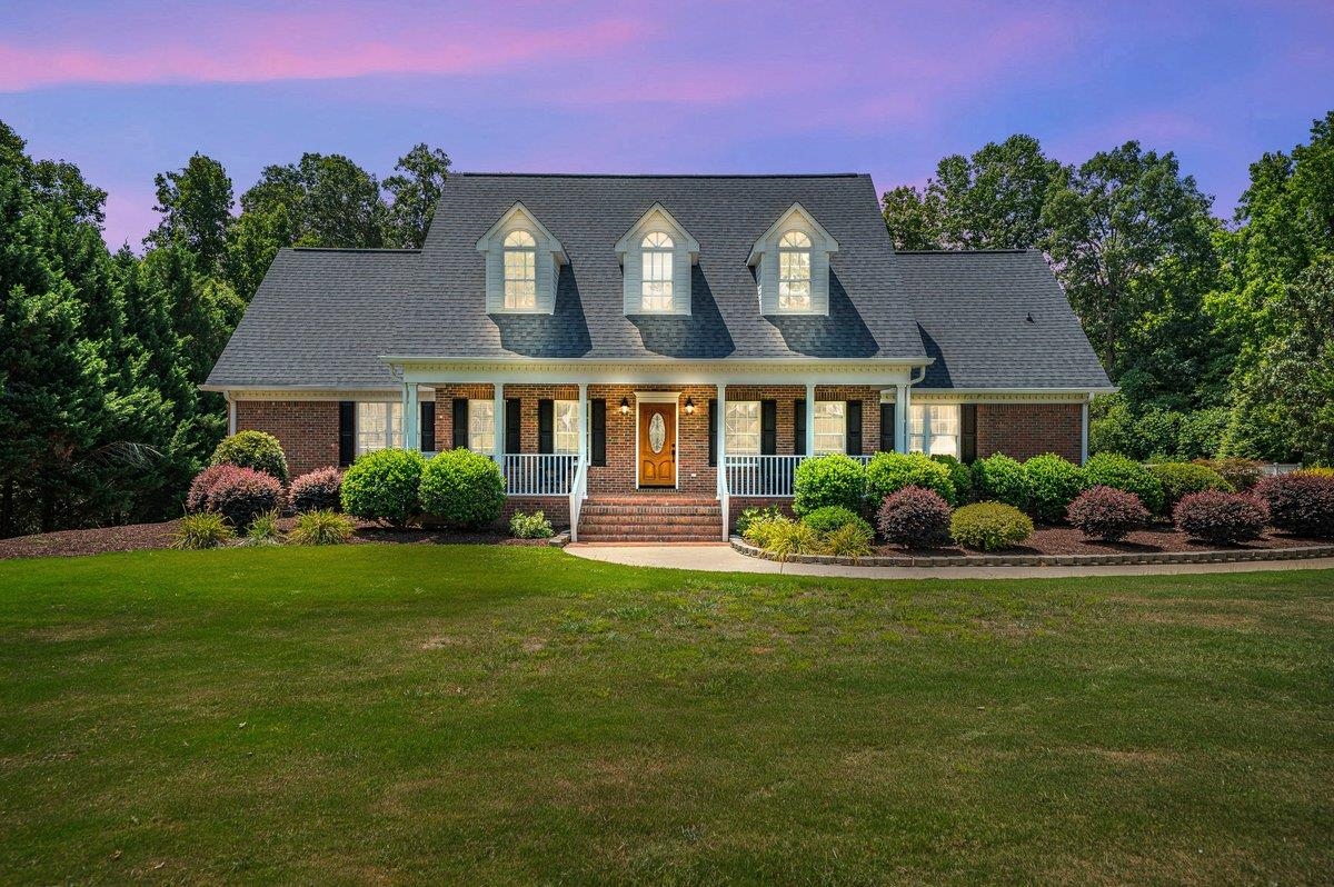 Landrum, South Carolina, 29356, United States, 5 Bedrooms Bedrooms, ,4 BathroomsBathrooms,Residential,For Sale,1915650
