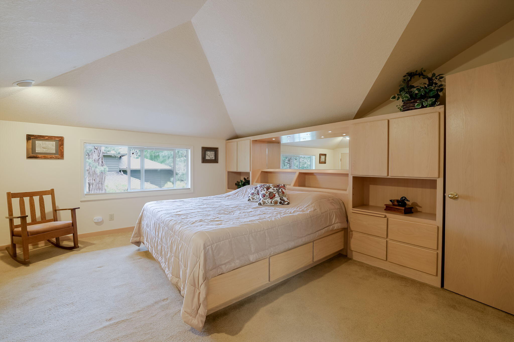 Bend, Oregon, 97703, United States, 3 Bedrooms Bedrooms, ,3 BathroomsBathrooms,Residential,For Sale,1911486