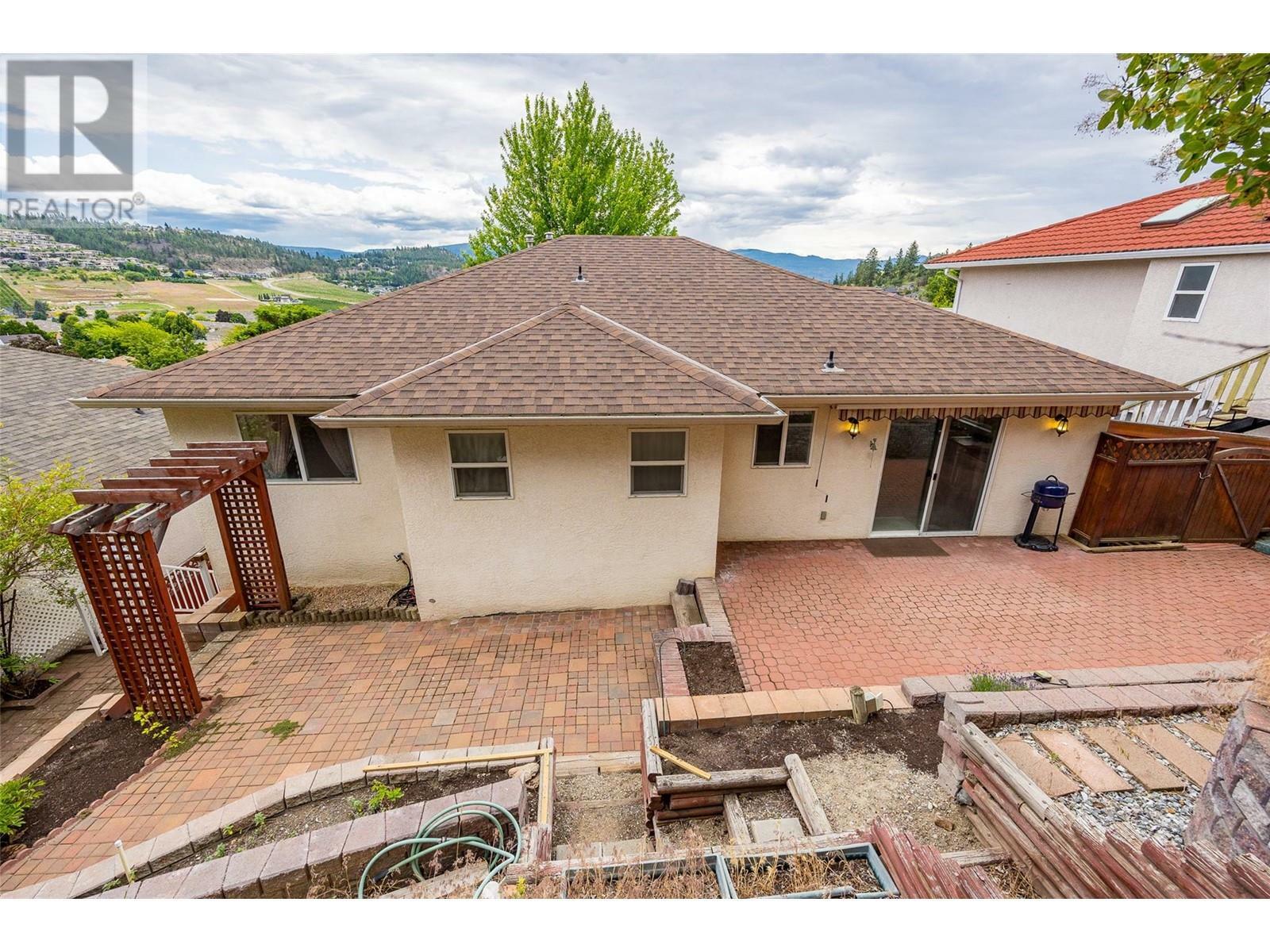 KELOWNA, British Columbia, V1V 1X3, CA, 4 Bedrooms Bedrooms, ,3 BathroomsBathrooms,Residential,For Sale,1876353