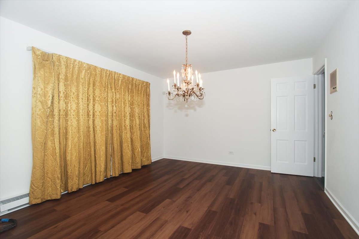 Lincolnshire, Illinois, 60069, United States, 4 Bedrooms Bedrooms, ,3 BathroomsBathrooms,Residential,For Sale,1975181