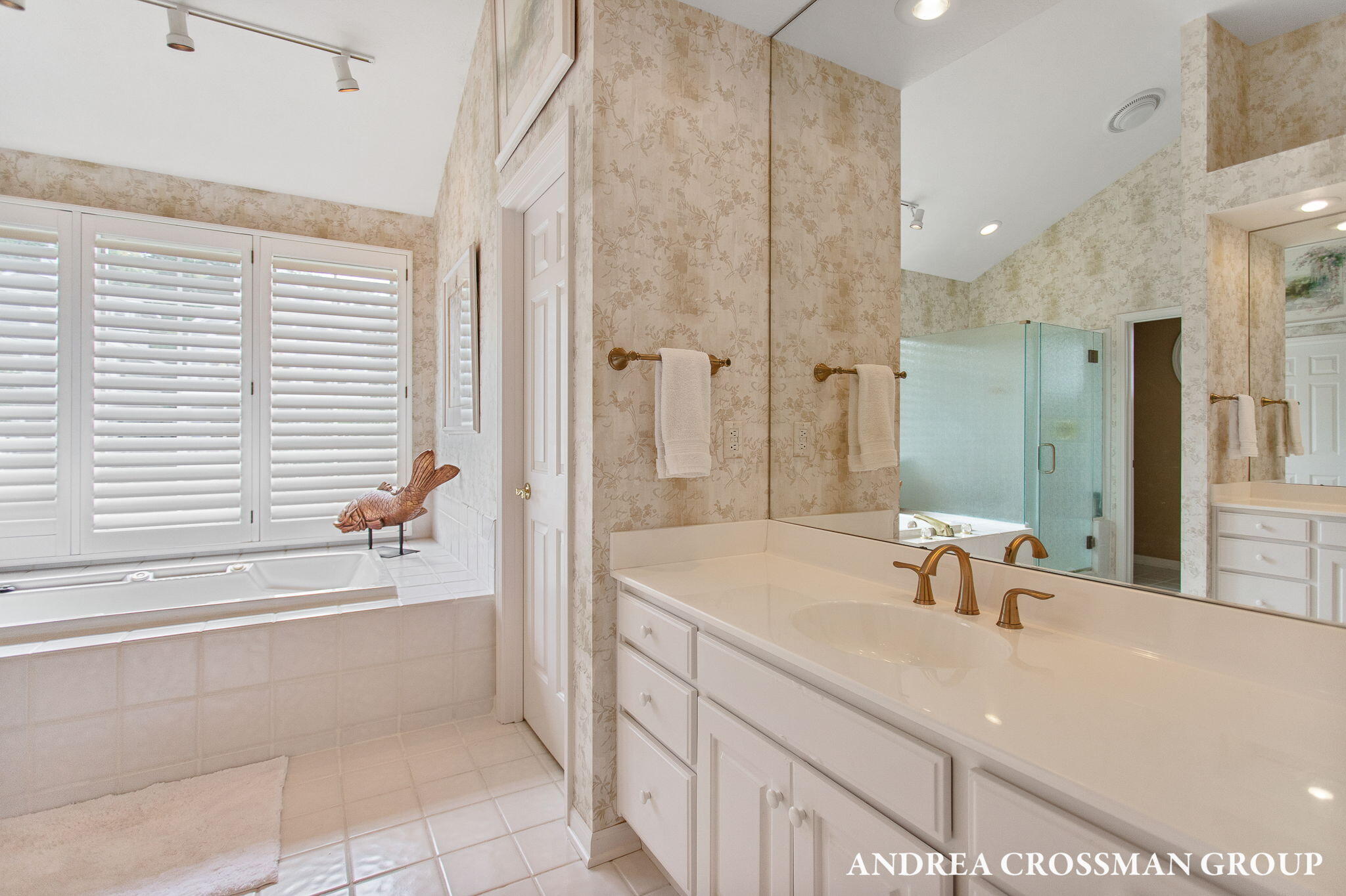 St. Joseph, Michigan, 49085, United States, 4 Bedrooms Bedrooms, ,4 BathroomsBathrooms,Residential,For Sale,1960959