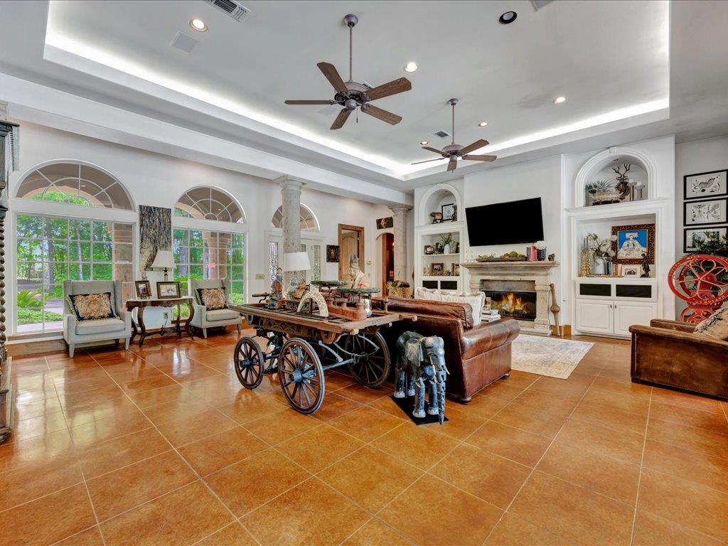 Lufkin, Texas, 75901, United States, 4 Bedrooms Bedrooms, ,5 BathroomsBathrooms,Residential,For Sale,1979665