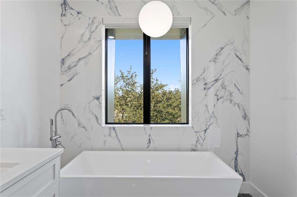 Tampa, Florida, 33606, United States, 4 Bedrooms Bedrooms, ,3 BathroomsBathrooms,Residential,For Sale,1998120