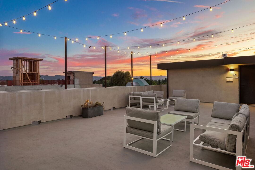 Valley Village, California, 91607, United States, 25 Bedrooms Bedrooms, ,Residential,For Sale,1932634