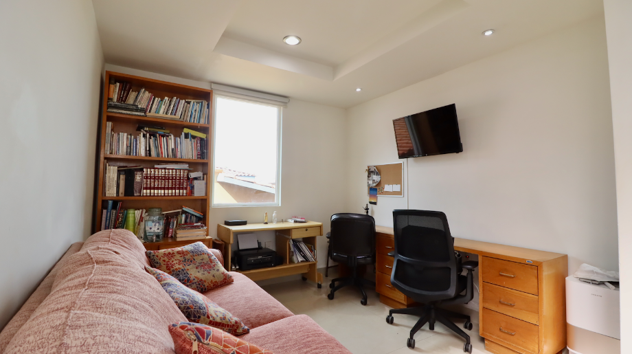 Morelia, Michoacán de Ocampo, 58350, Mexico, 4 Bedrooms Bedrooms, ,4 BathroomsBathrooms,Residential,For Sale,1998426