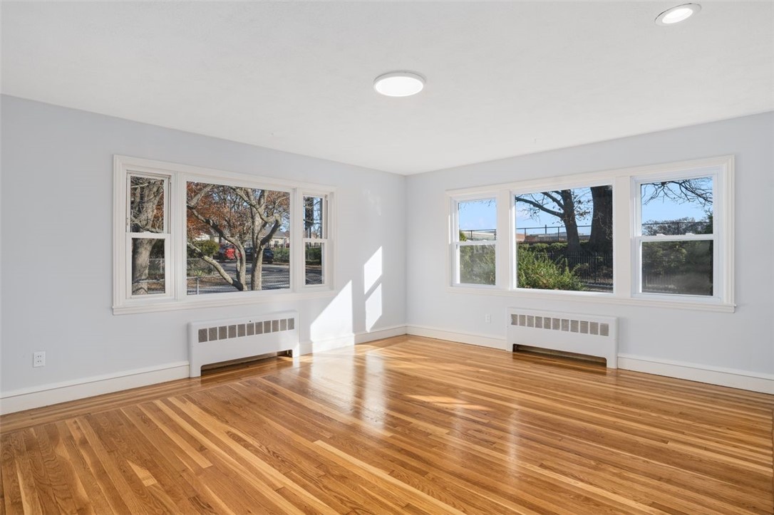 Providence, Rhode Island, 02809, United States, 3 Bedrooms Bedrooms, ,1 BathroomBathrooms,Residential,For Sale,2003236