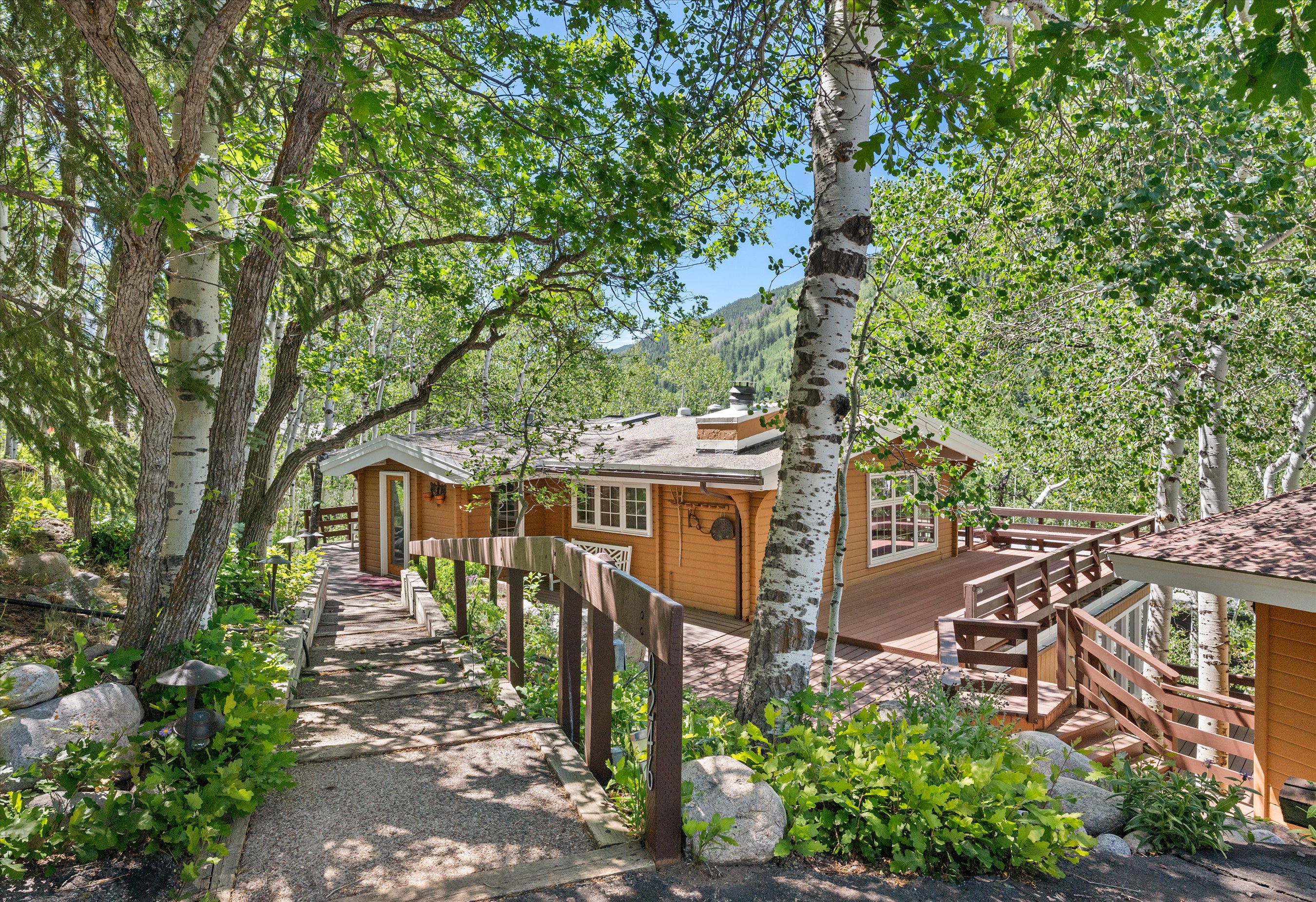  CHARMING EAST ASPEN HOME WITH VIEWS OF ASPEN MOUNTAIN - 物件實景