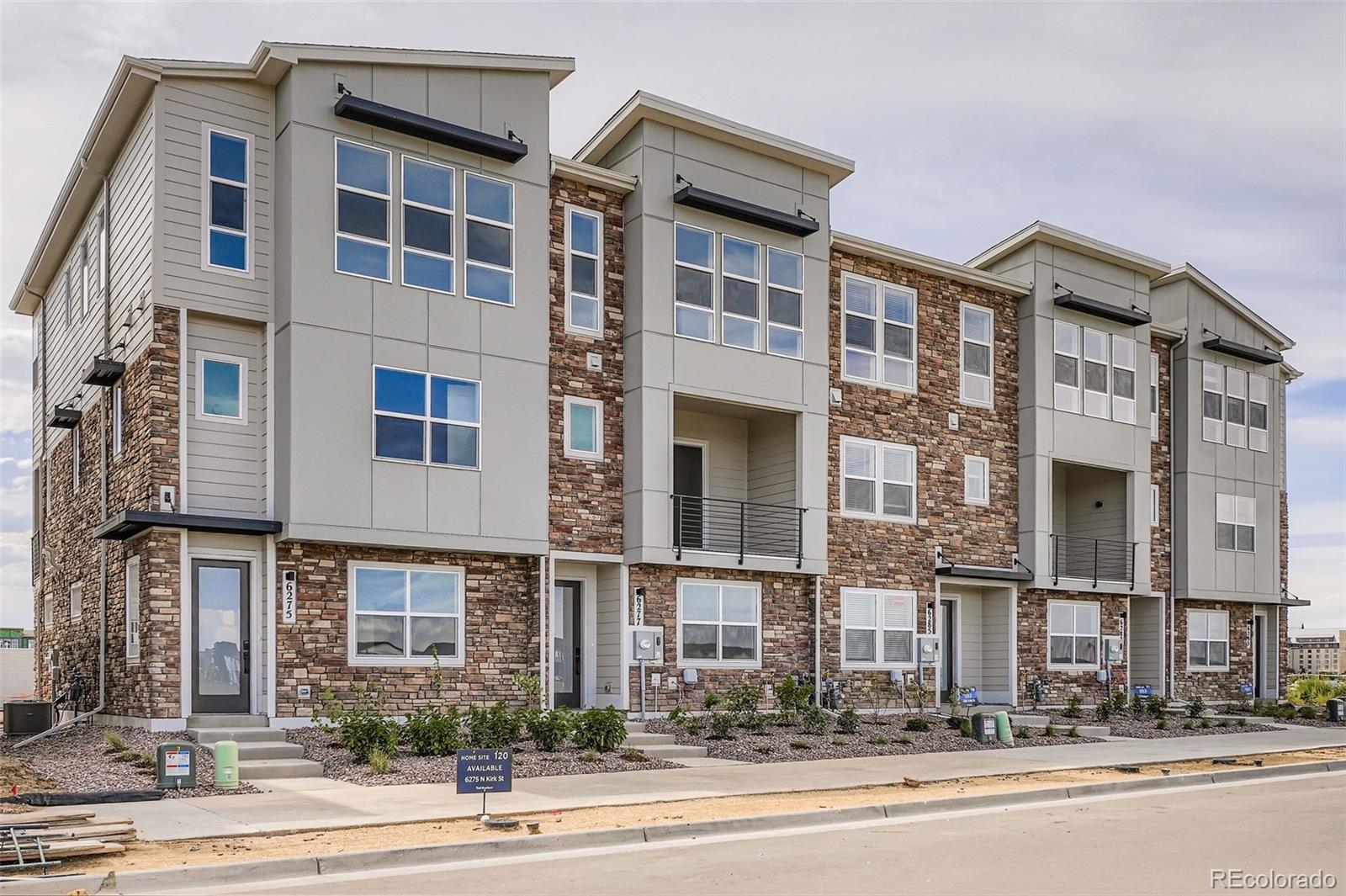 Aurora, Colorado, 80019, United States, 4 Bedrooms Bedrooms, ,4 BathroomsBathrooms,Residential,For Sale,1902538