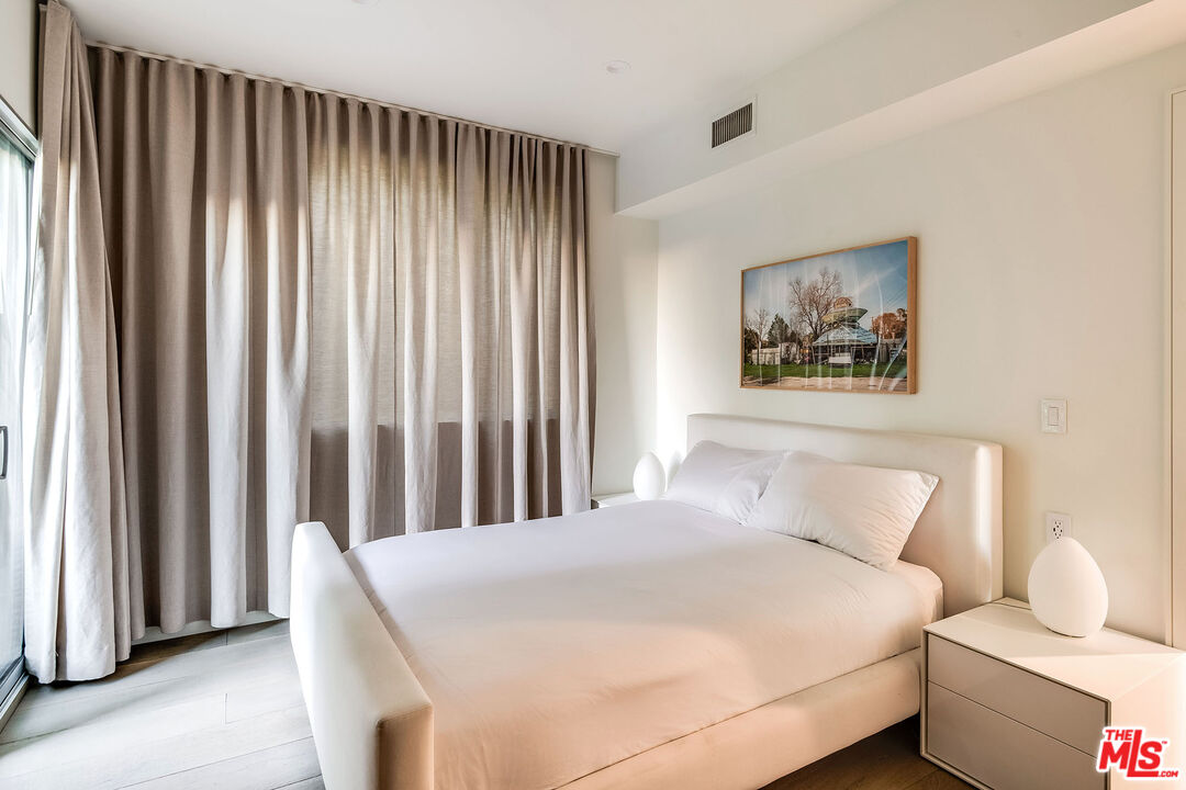 Los Angeles, California, 90069, United States, 4 Bedrooms Bedrooms, ,5 BathroomsBathrooms,Residential,For Sale,1759770