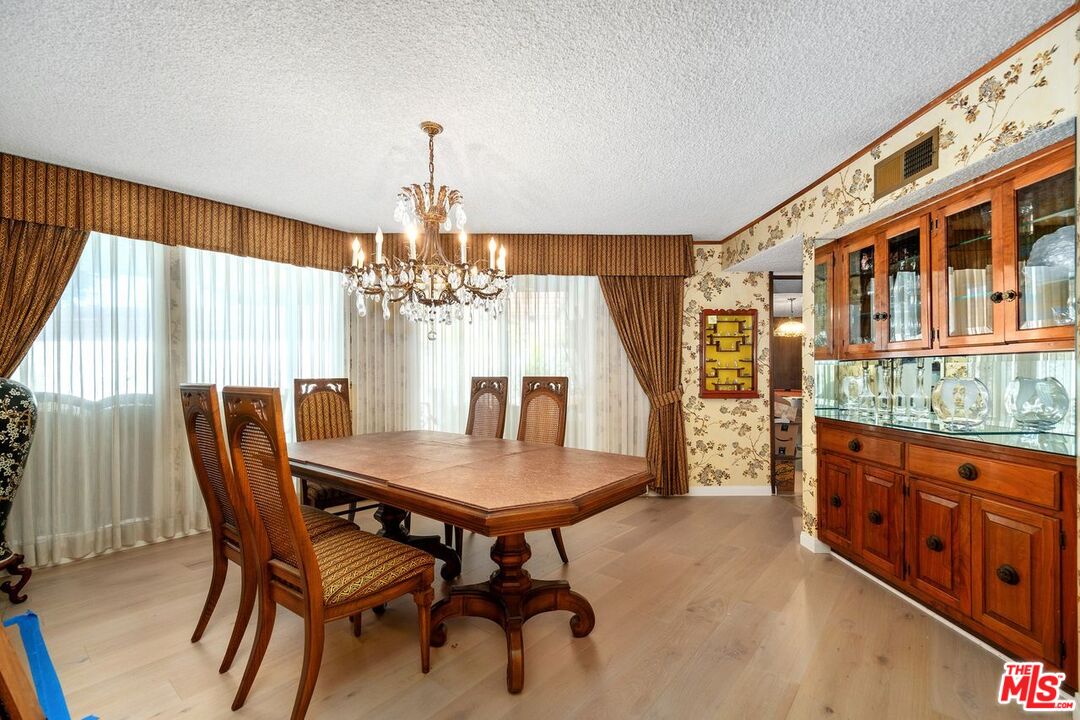 Los Angeles, California, 90056, United States, 5 Bedrooms Bedrooms, ,5 BathroomsBathrooms,Residential,For Sale,1918507