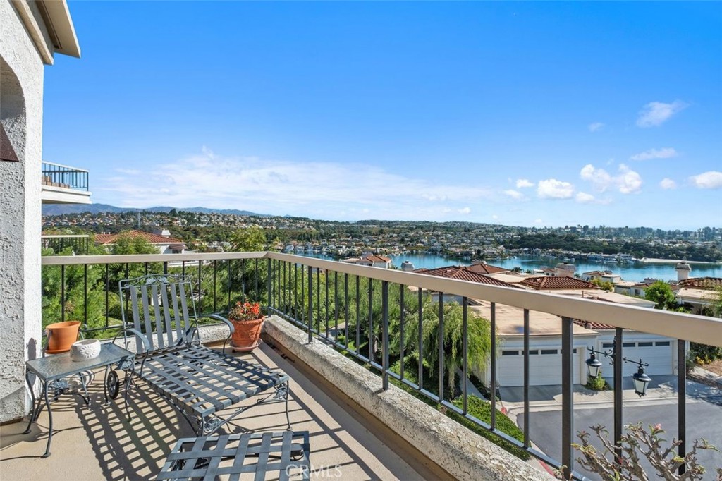 Mission Viejo, California, 92692, United States, 2 Bedrooms Bedrooms, ,1 BathroomBathrooms,Residential,For Sale,1989718