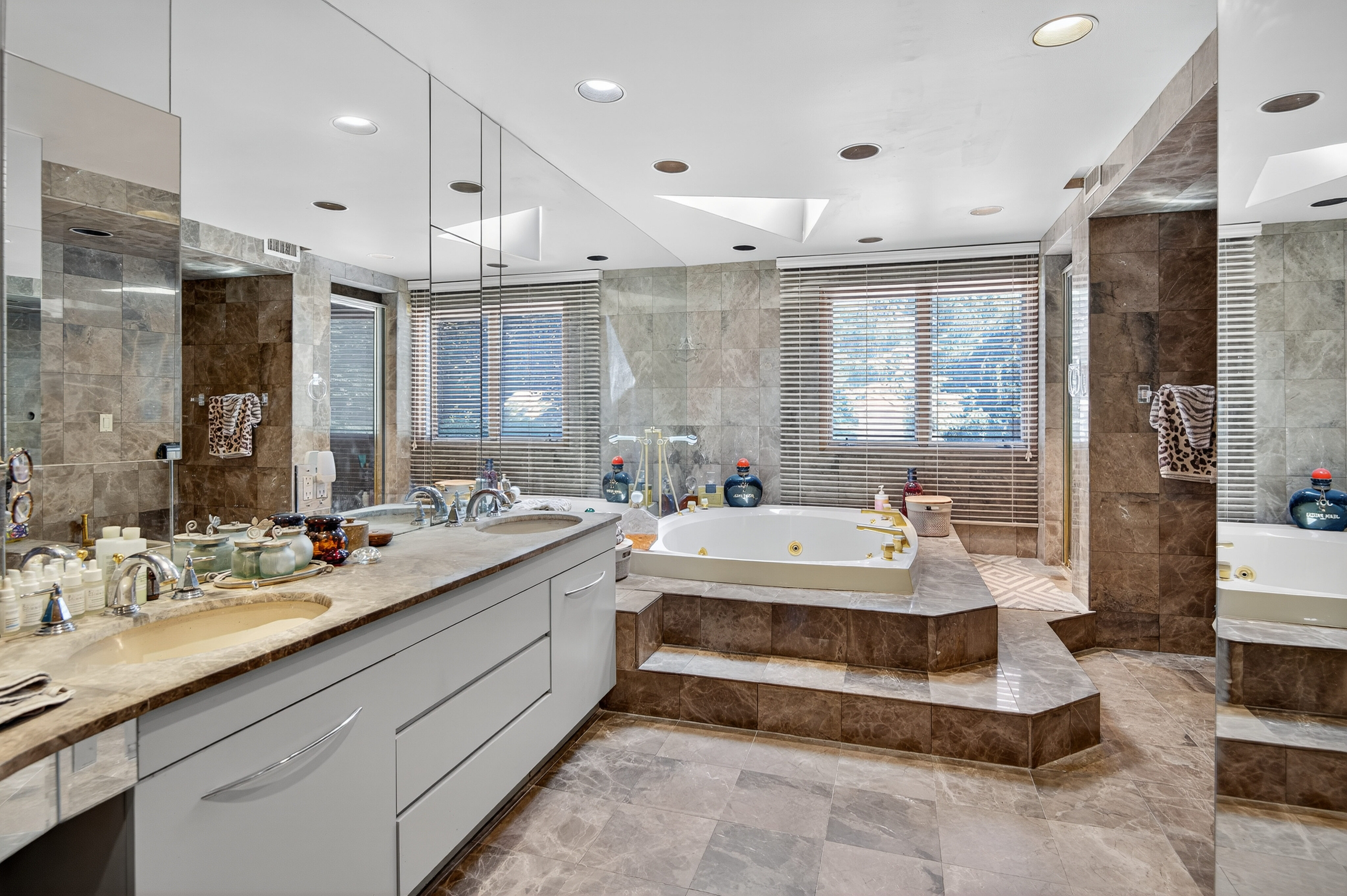  9 Applegreen Drive, Old Westbury, NY 11568 - 物件實景