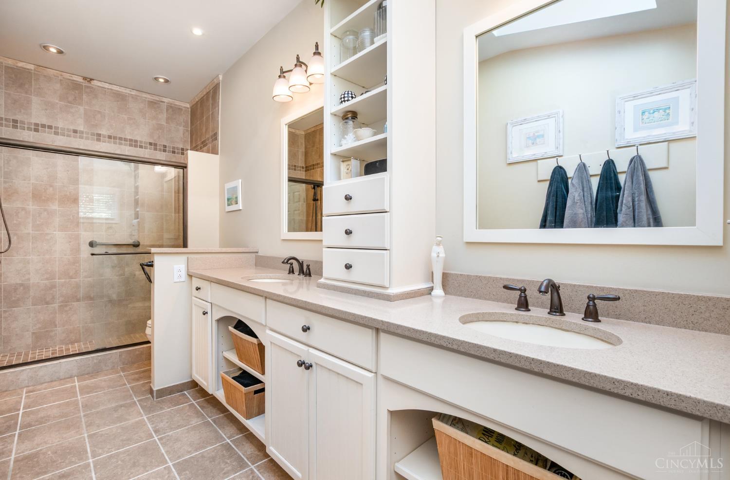 Blue Ash, Ohio, 45241, United States, 3 Bedrooms Bedrooms, ,3 BathroomsBathrooms,Residential,For Sale,2003391