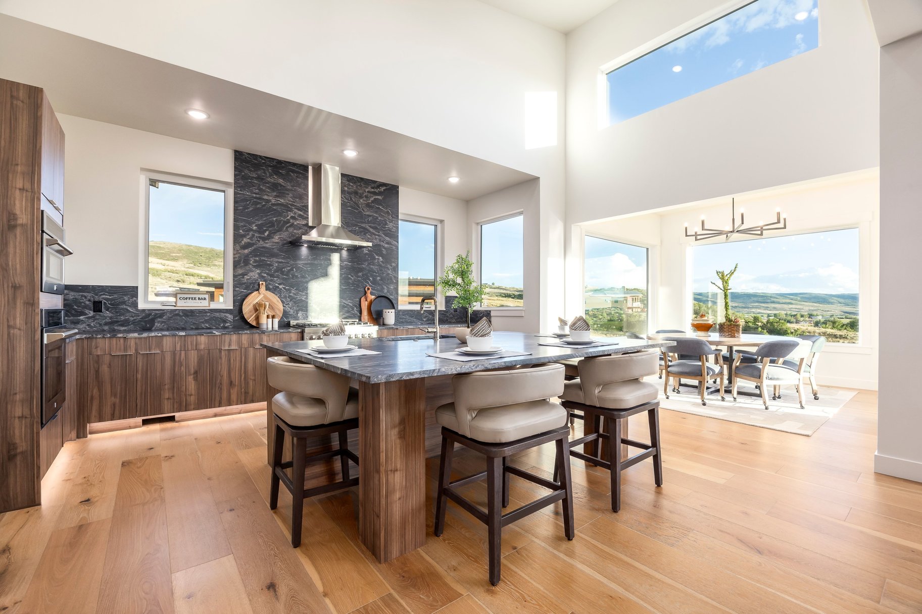  New Build Mountain Modern Home with Expansive Views - 物件實景