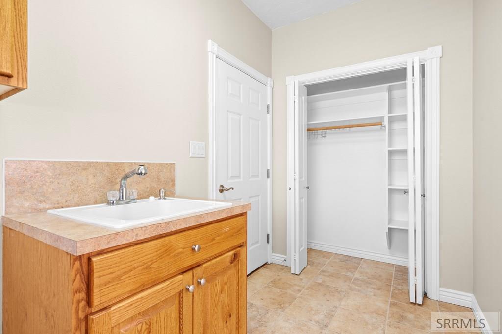 IDAHO FALLS, Idaho, 83402, United States, 5 Bedrooms Bedrooms, ,3 BathroomsBathrooms,Residential,For Sale,1987335