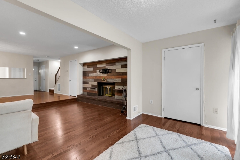 Bernards Twp., New Jersey, 07920, United States, 2 Bedrooms Bedrooms, ,3 BathroomsBathrooms,Residential,For Sale,1972655