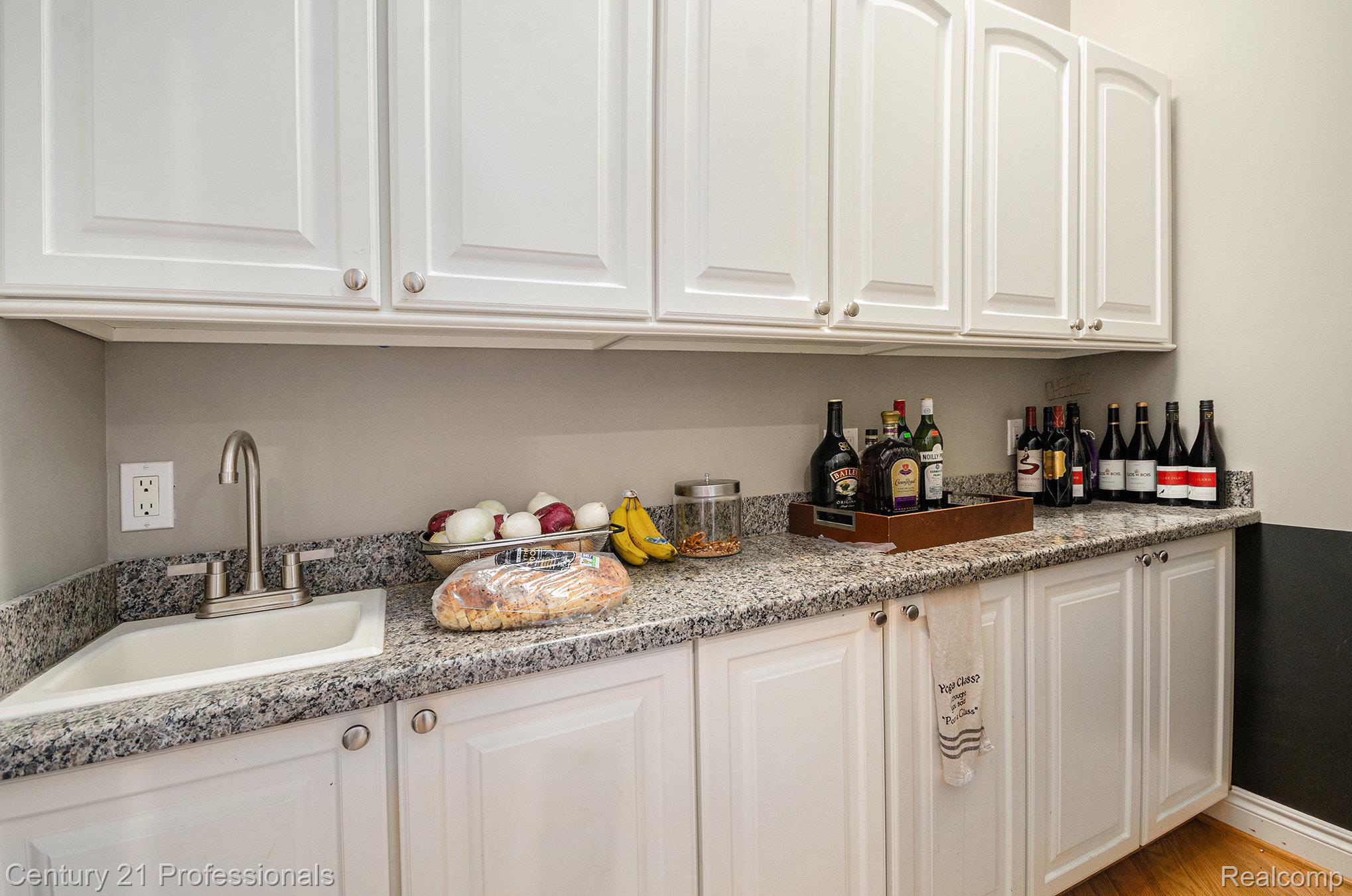 WhiteLake, Michigan, 48386, United States, 4 Bedrooms Bedrooms, ,4 BathroomsBathrooms,Residential,For Sale,1895235