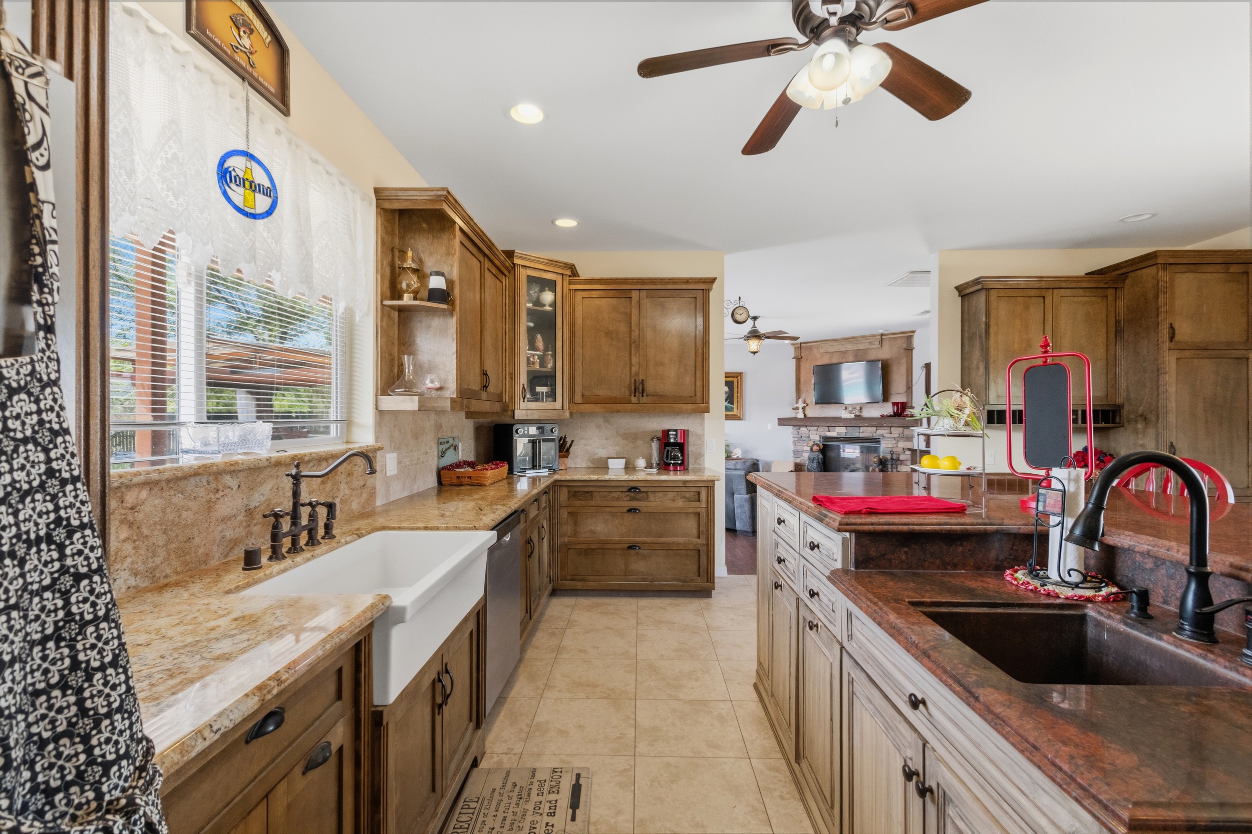 Los Lunas, New Mexico, 87031, United States, 5 Bedrooms Bedrooms, ,5 BathroomsBathrooms,Residential,For Sale,2048423