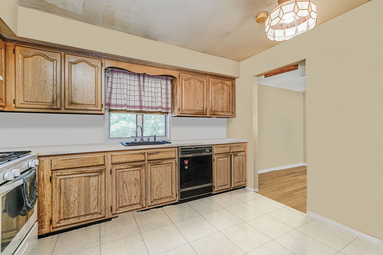 Staten Island, New York, 10314, United States, 4 Bedrooms Bedrooms, ,2 BathroomsBathrooms,Residential,For Sale,1895185