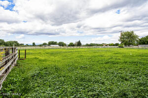 Yakima, Washington, 98903, United States, 3 Bedrooms Bedrooms, ,3 BathroomsBathrooms,Residential,For Sale,1846825