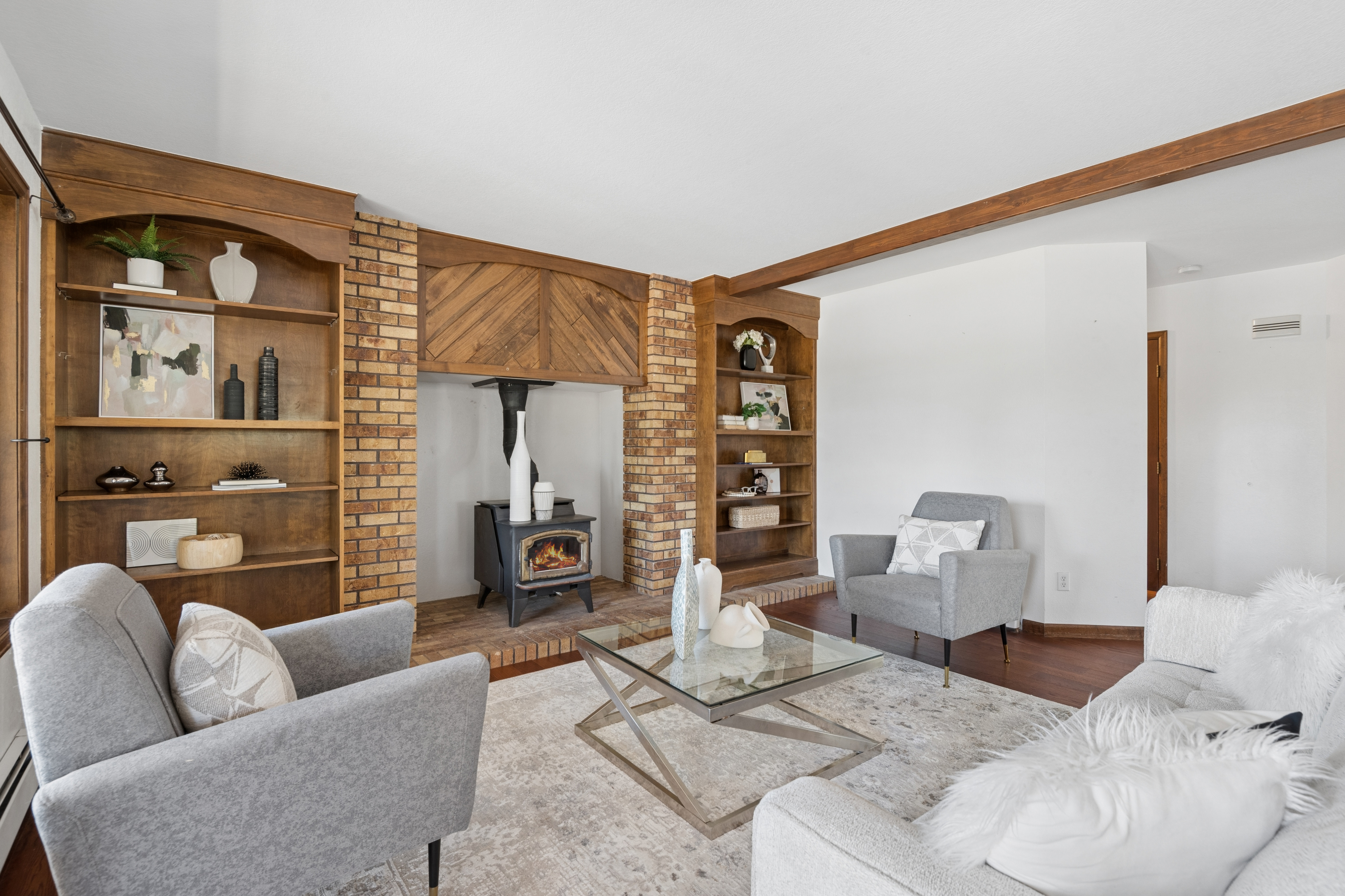  Set behind a gated entry on two and a half wooded acres - 物件實景