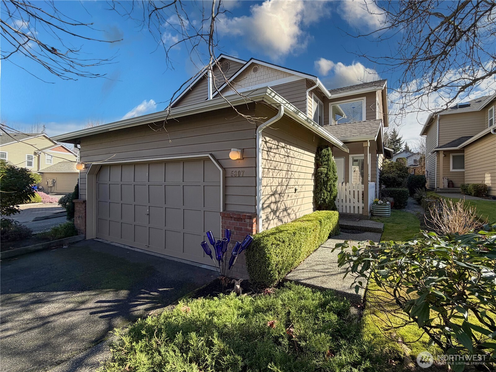 Everett, Washington, 98203, United States, 3 Bedrooms Bedrooms, ,3 BathroomsBathrooms,Residential,For Sale,2048995