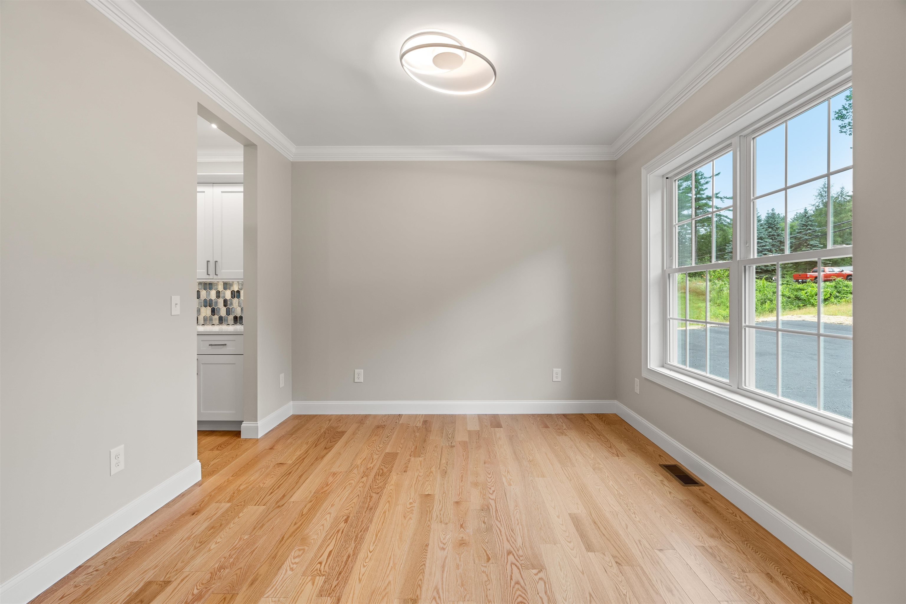 Hooksett, New Hampshire, 03106, United States, 4 Bedrooms Bedrooms, ,3 BathroomsBathrooms,Residential,For Sale,1895985