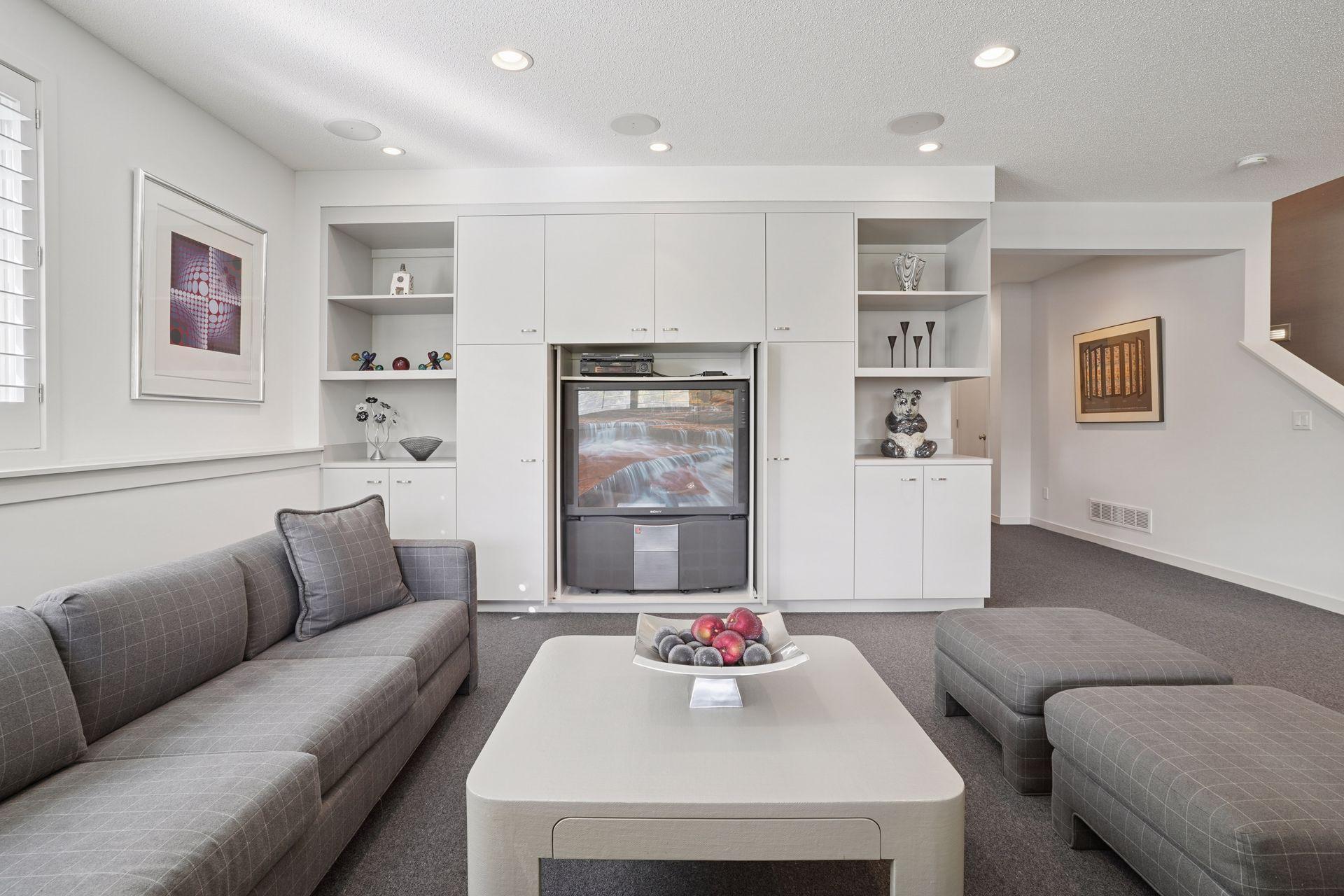 Lilydale, Minnesota, 55118, United States, 3 Bedrooms Bedrooms, ,3 BathroomsBathrooms,Residential,For Sale,1989452