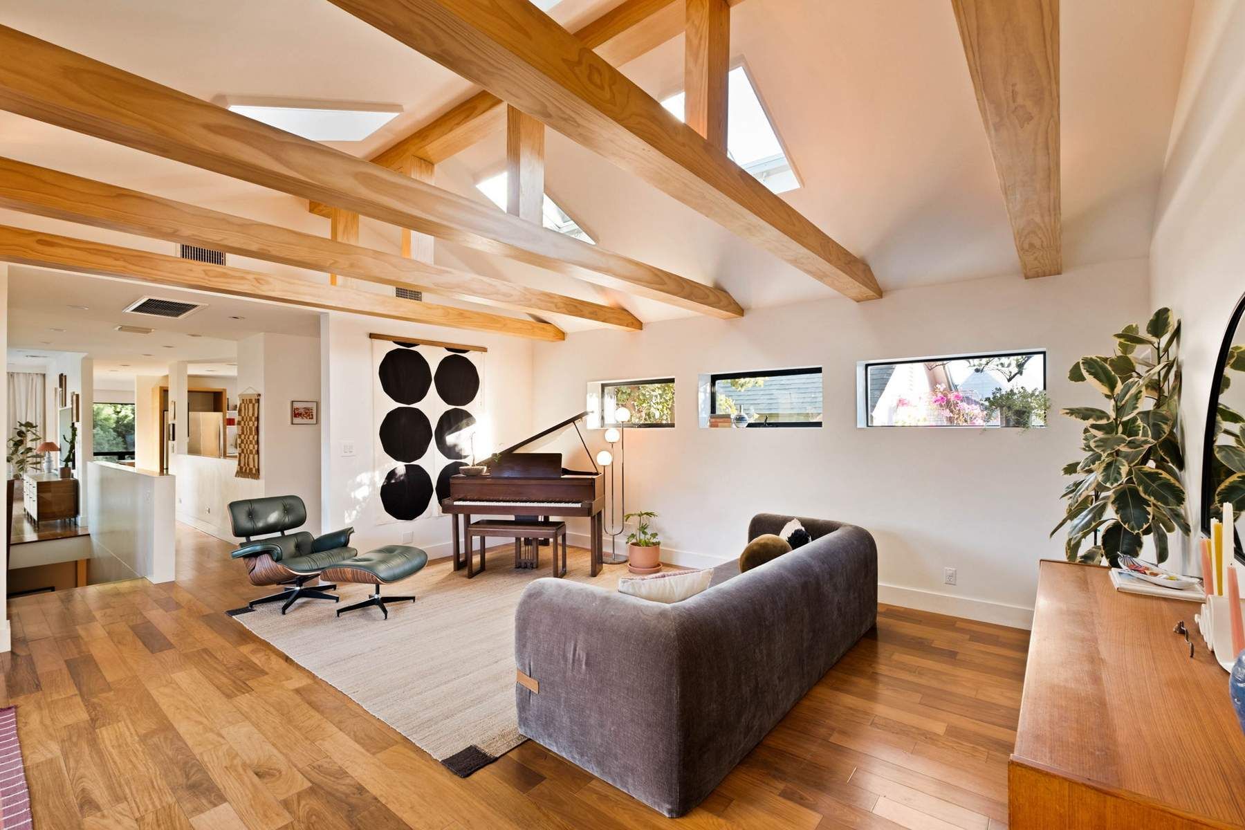  3818 Roderick Road - 物件實景