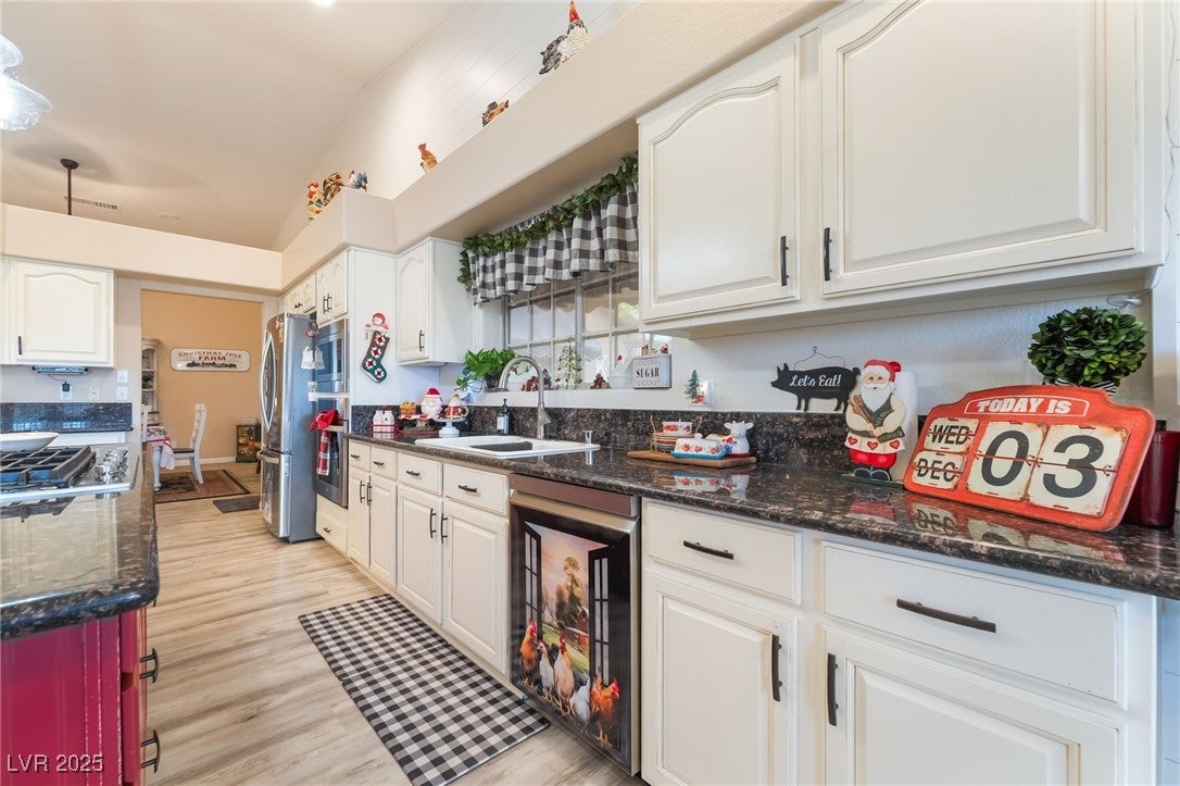 Henderson, Nevada, 89015, United States, 4 Bedrooms Bedrooms, ,3 BathroomsBathrooms,Residential,For Sale,2001549