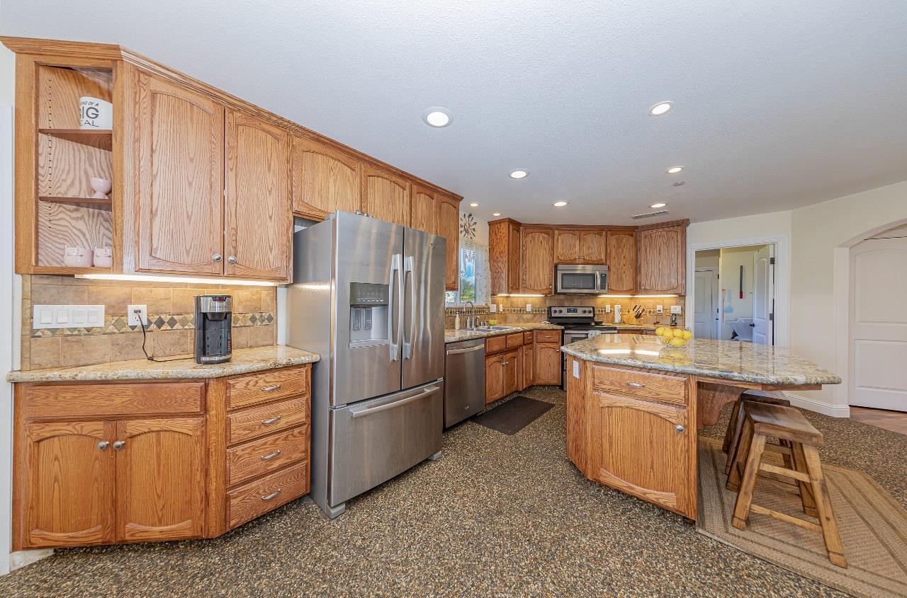 Raymond, California, 93653, United States, 5 Bedrooms Bedrooms, ,3 BathroomsBathrooms,Residential,For Sale,1996762