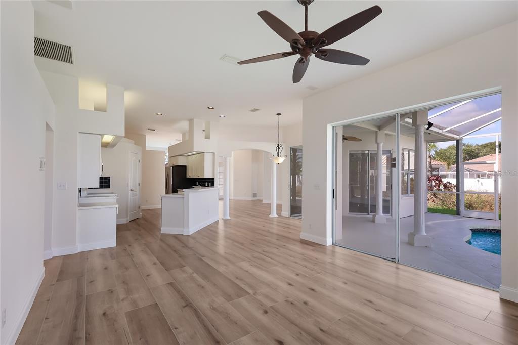 Sarasota, Florida, 34243, United States, 3 Bedrooms Bedrooms, ,2 BathroomsBathrooms,Residential,For Sale,1989326