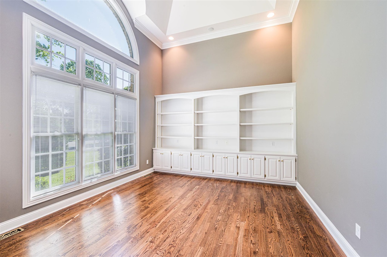 Bowling Green, Kentucky, 42103, United States, 4 Bedrooms Bedrooms, ,4 BathroomsBathrooms,Residential,For Sale,1868382